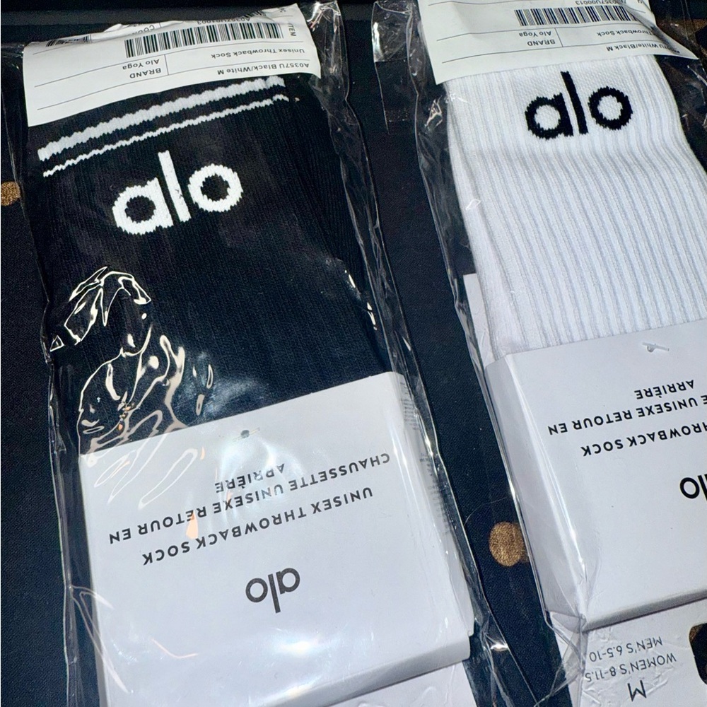 Alo Unisex Throwback Socks Bundle — White/Black Set of 2 — Size M — $68 Retail